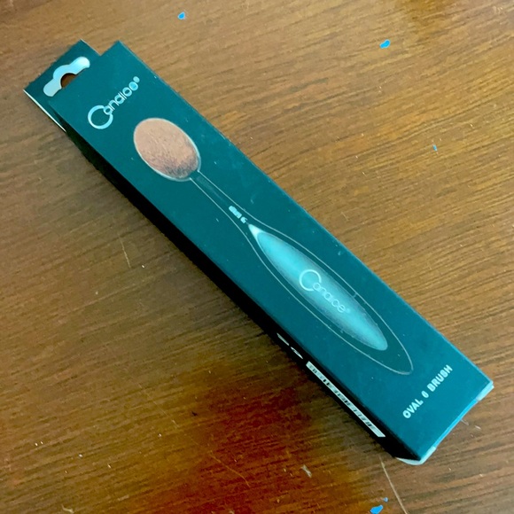 Candice Cosmetics Oval 6 Brush - Picture 1 of 5